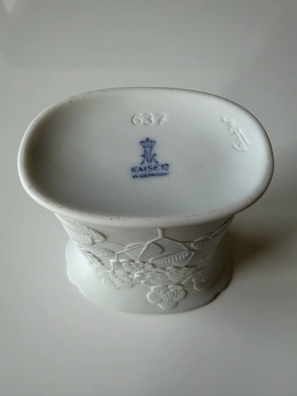 Vintage Kaiser White Matte Bisque Porcelain Floral Vase  - West Germany 4,5”